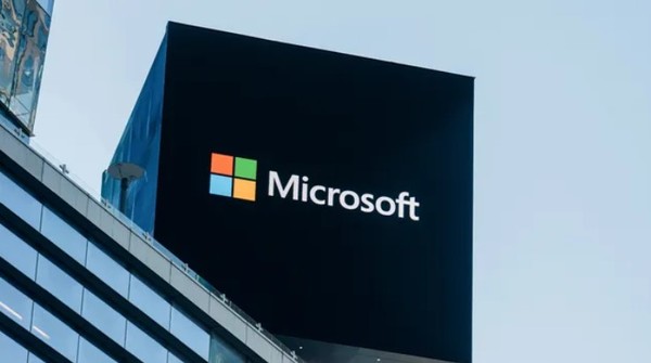 마이크로소프트 로고가 새겨진 광고판. (사진=픽사베이)