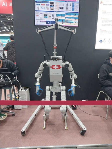'로보월드 2023'에 출품한 휴머노이드 기술 관련 부스로서 본문과 직접 관련은 없음. (사진=애플경제)