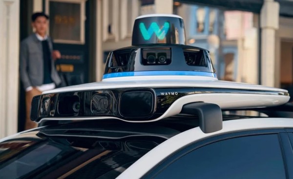 웨이모 자율주행차 상단의 카메라와 센서 등 장치들. (출처=웨이모)