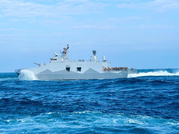 대만 남부 까오슝 인근 해역에서 실시된 해군 훈련, Kuang Hua 미사일함정, Tuo Chiang 코베트, Dawu급 해상구호인양선 등도 함께 확인된다. (사진: Adela Lin)