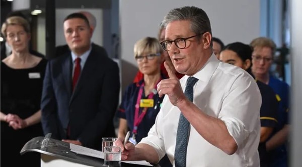 영국 총리가 AI행동계획을 밝히고 있다. (사진=셔터스톡)