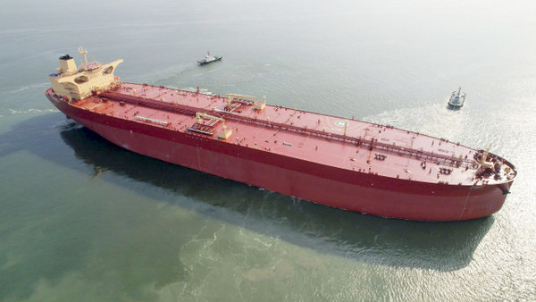 SK해운의 31만 8000톤급 초대형 유조선 씨브레이브(C.BRAVE)호가 ‘오션와이즈’를 장착하고 최적 항로 운항 실증에 나선 모습(사진:HD현대)