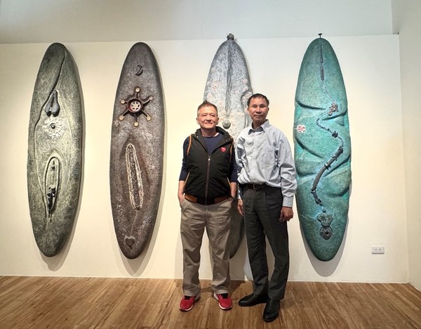 정잉동(曾英棟, 왼쪽) 선생과 천추구이(陳秋貴, 오른쪽) 회장 (사진: 정루쉬엔(曾若璇))