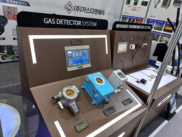  '2024 스마트팩토리전'에 출품한 업체의 모습으로 본문 기사와 직접 관련은 없음. (사진=애플경제)