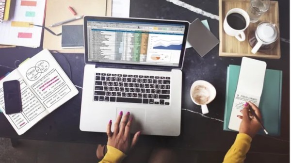 AI도구를 활용해 업무를 진행하는 모습으로 본문과 직접 관련은 없음. (사진=어도비스톡)