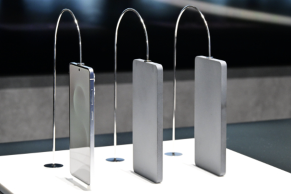 갤럭시 언팩 2025에서 공개한 갤럭시 S25 엣지.(사진:삼성전자)