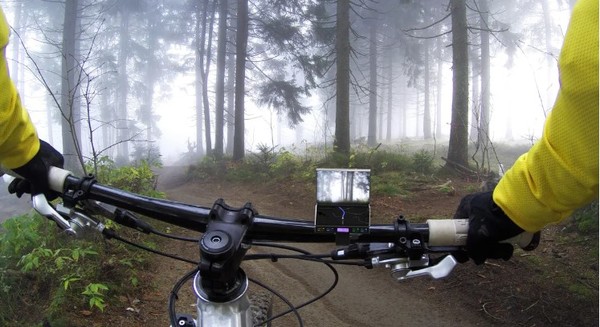 인피닉스의 3단 접이식 폰은 '고프로'처럼 액션캠이나 라이프캠으로 활용할 수 있다는 주장이다. (사진=인피닉스)