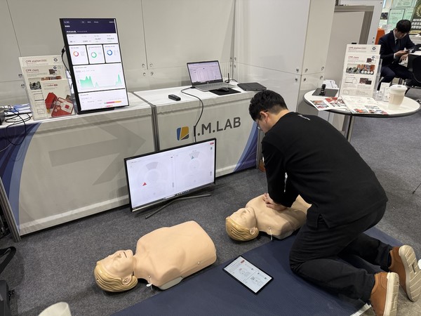 심폐소생술(CPR) 교육 시연 모습.(사진:김예지 기자)