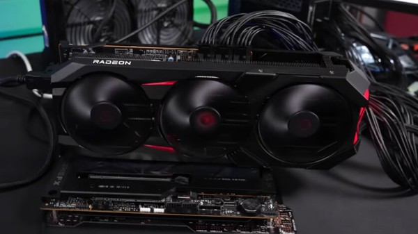  GPU 언더볼트와 오버클럭 이미지. (사진=Der8auer)