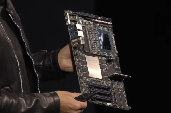 엔비디아 데스크톱 'DGX'의 마더보드. (사진=엔비디아)