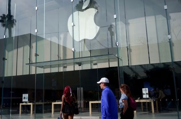 애플 사옥과 로고. (출처=셔터스톡)