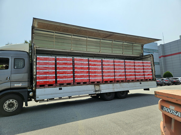 신세계그룹이 응급구호키트를 전달했다.(사진:신세계그룹)