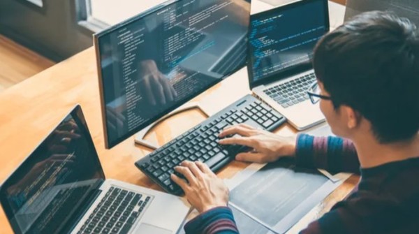 오픈소스 사용자 모습. (사진=셔터스톡)