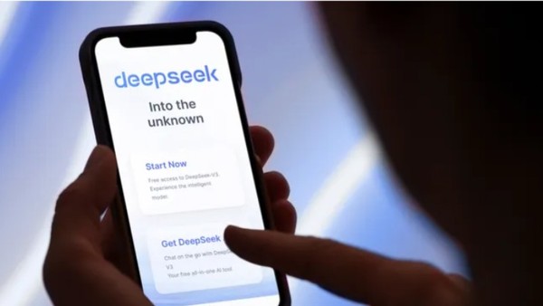 챗GPT에 이어 '그록'과 함께 '딥시크'가 일일 방문자 수 2위를 점하고 있다. (사진=어도비스톡)