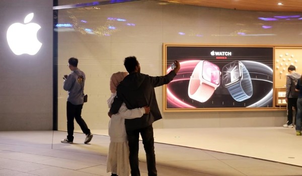 에플이 중국 상하이에 설치한 자사 플래그쉽. (사진=WSJ)