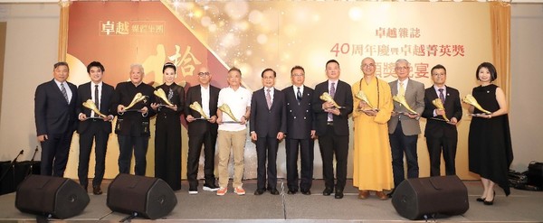 《탁월 40 엘리트상》을 수상한 11인의 합동 사진(사진:탁월미디어 촬영팀)