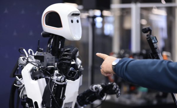 앱트로닉이 만든 아폴로 인간형 로봇 프로토타입.(사진:블룸버그)