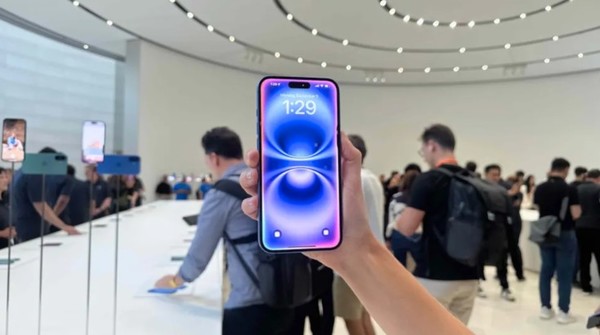  애플 아이폰 스마트폰 매장 이미지. (출처=퓨처)