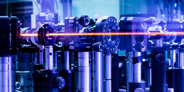 양자역학을 기반으로 한 양자머신러닝 실험 광경. (출처=스페인 발레리 사지오 연구소(랩))