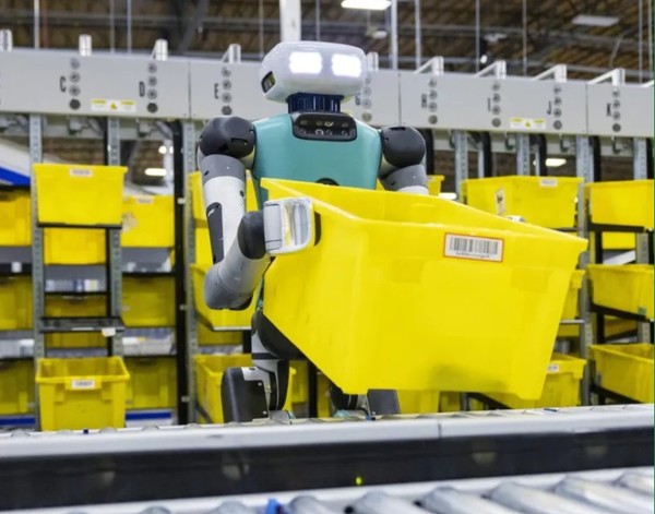 애질리티 로보틱스사의 휴머노이드 로봇 디지트의 시연 광경. (출처=애질리티 로보틱스)