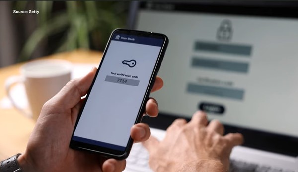 AI 스캠 문자 사기 이미지 (출처=테크크런치)
