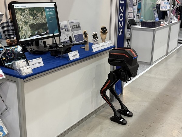 2족 보행 로봇 ‘TRON 1’.(사진:애플경제)