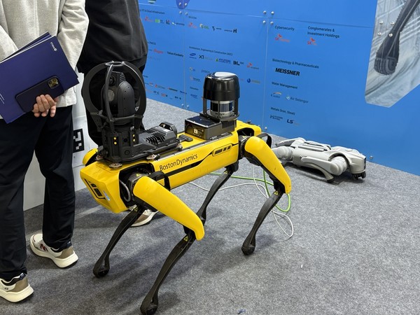 2025 월드IT쇼 현장에서 본 보스턴 다이내믹스 '스팟' 로봇.(사진:애플경제)