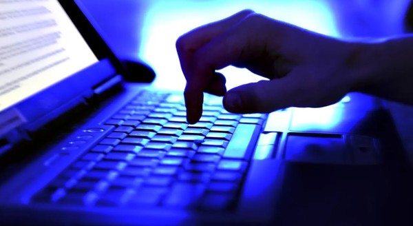 가짜 초대장을 보내는 해커 이미지. (출처=사이버리즌)