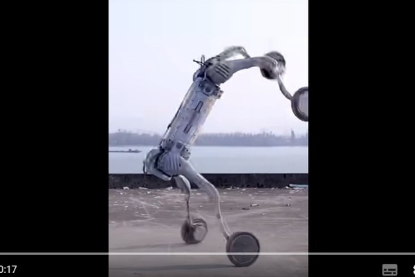  X에 올려진 유니트리 제작 두 발 보행 '인간형 로봇' 영상. (출처=X, 유니트리)