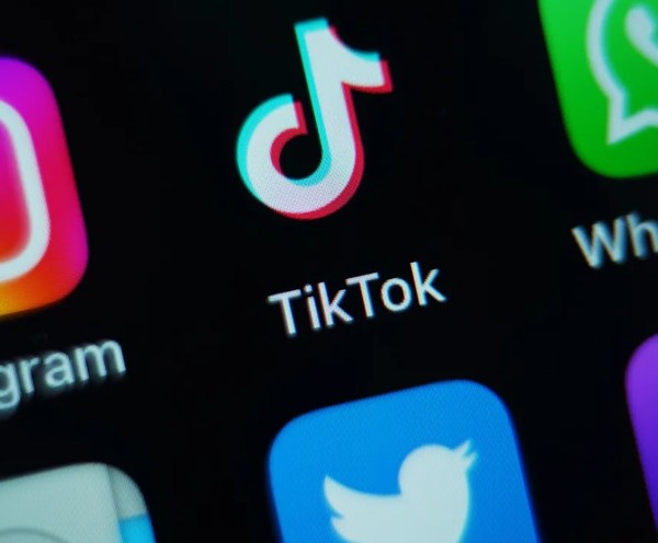 젊은이들 중 다수가 소셜미디어나 스마트폰 등 인터넷의 늪에서 해방되길 바라고 있다. 사진은 소셜미디어 앱 화면. (출처=셔터스톡)