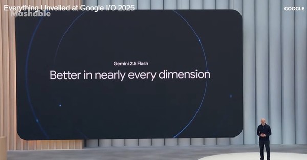 구글 I/O2025에서 회사 임원이 제품을 소개하고 있다. (사진=구글)