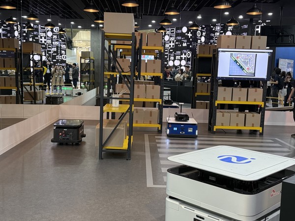 '2025 월드IT쇼'에서 선보인 물류 AI 로봇으로 본문과 직접 관련은 없음.(사진:애플경제)