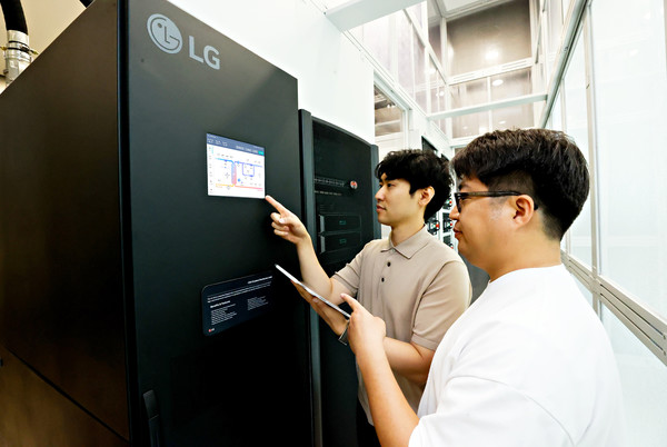 AIDC 솔루션 검증 모습.(사진:LG전자)