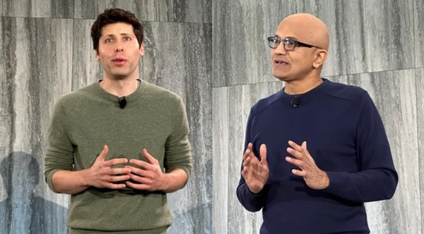 오픈AI의 CEO 샘 앨트먼(왼쪽)이 2023년 자사 이사회로부터 축출당한 직후 MS의 CEO 사티야 나델라가 그를 전격 영입할 것이라고 발표하고 있다. 그러나 최근 양사는 거의 '결별' 수준까지 이르렀다.(출처=퓨처)