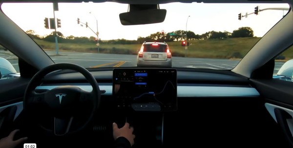 차내에서 본 로보택시 모습.(사진:테슬라)