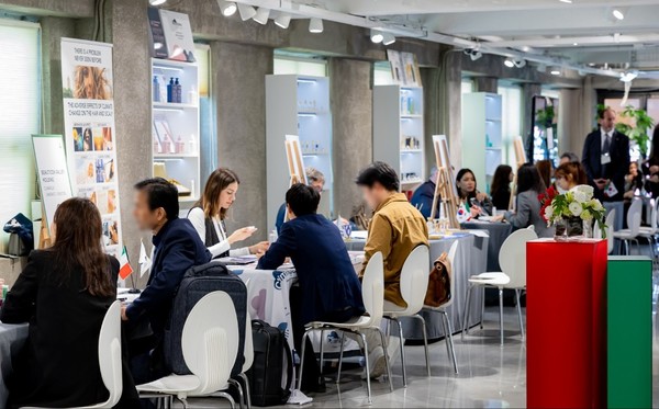 AI자동화보다 인간 직원 상담이 더욱 소비자들의 호응을 얻고 있다. 사진은 본문과는 직접 관련이 없음. (출처=이탈리아 서울무역관)