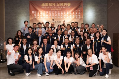 우르성모궁 주임위원 옌이랑과 궁주 우진롄의 인솔 아래, 내부 위원, 고문, 자원봉사 팀