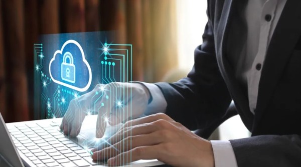 임원의 신원보호 등 보안이 중요함을 시사하는 이미지. (출처=아이스톡)