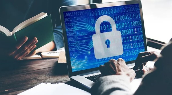 임원들의 사이버보안이 강조되고 있다. (출처=셔터스톡)