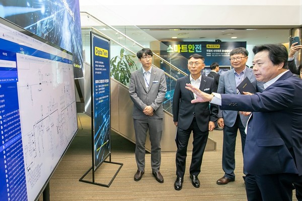 한국남동발전이 지난 9일 경남 진주 본사에서 ‘AI 혁신포럼’을 열고 AI 스마트팩토리 전략을 외부 전문가들과 공유했다.(사진:한국남동발전)