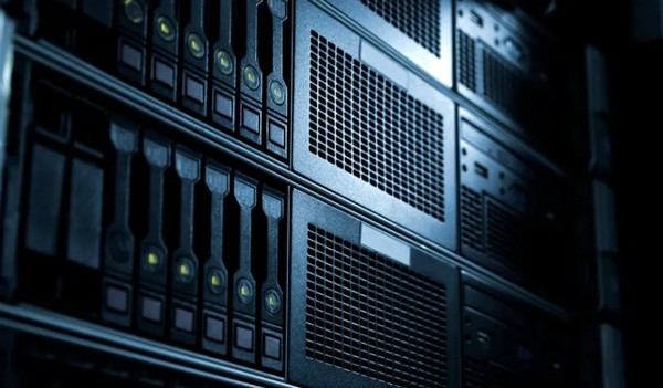 데이터센터 서버 모습. (출처=톰즈하드웨어)