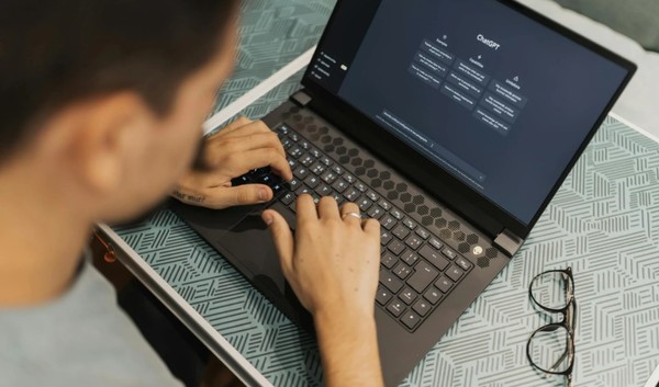 AI봇을 활용한 주식투자 관련 이미지. (사진=픽사베이)