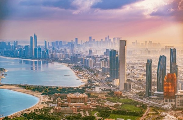 아람에미리트의 아부다비 전경. (출처=챗GPT)