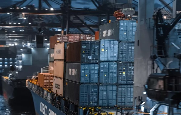 제3국을 경유, 중국으로 고성능 칩이 밀반입되고 있다.