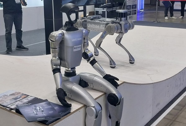 봇과 봇들만의 세상이 펼쳐질 것이란 예측도 이어지고 있다. '2024 로보월드' 출품업체로서 본문과 직접 관련은 없음. (사진=애플경제)