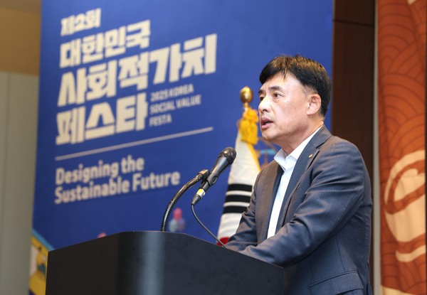 지난 25일 서울 코엑스에서 열린 지역-기업 상생 협력 업무협약식에서 황성만 오뚜기 대표이사가 참석자들에게 인사말을 하고 있다.