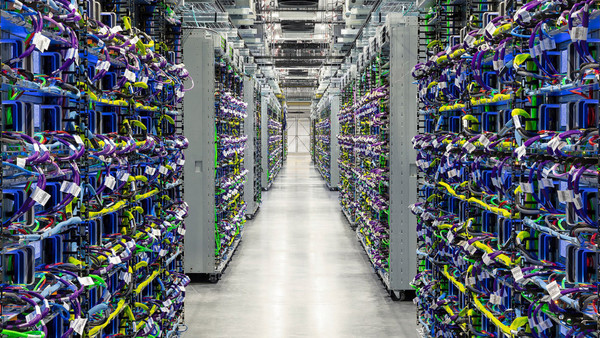 데이터센터 서버 모습. (출처=구글)