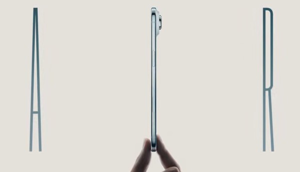 '아이폰 에어'의 얇은 두께를 강조한 이미지. (출처=애플)