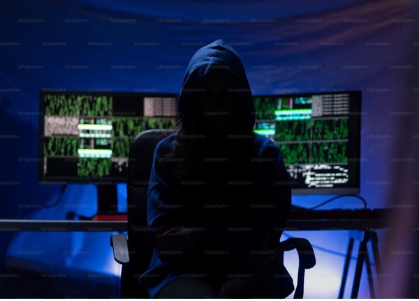 프롬프트 인젝션을 시사하는 이미지. (출처=펙셀)