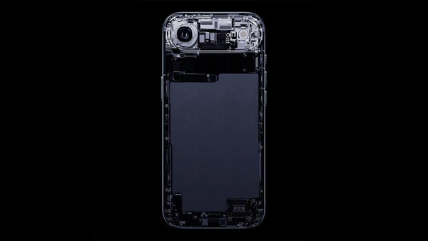 아이폰 17 에어를 분해한 모습. (출처=iFixit, Wccftech)